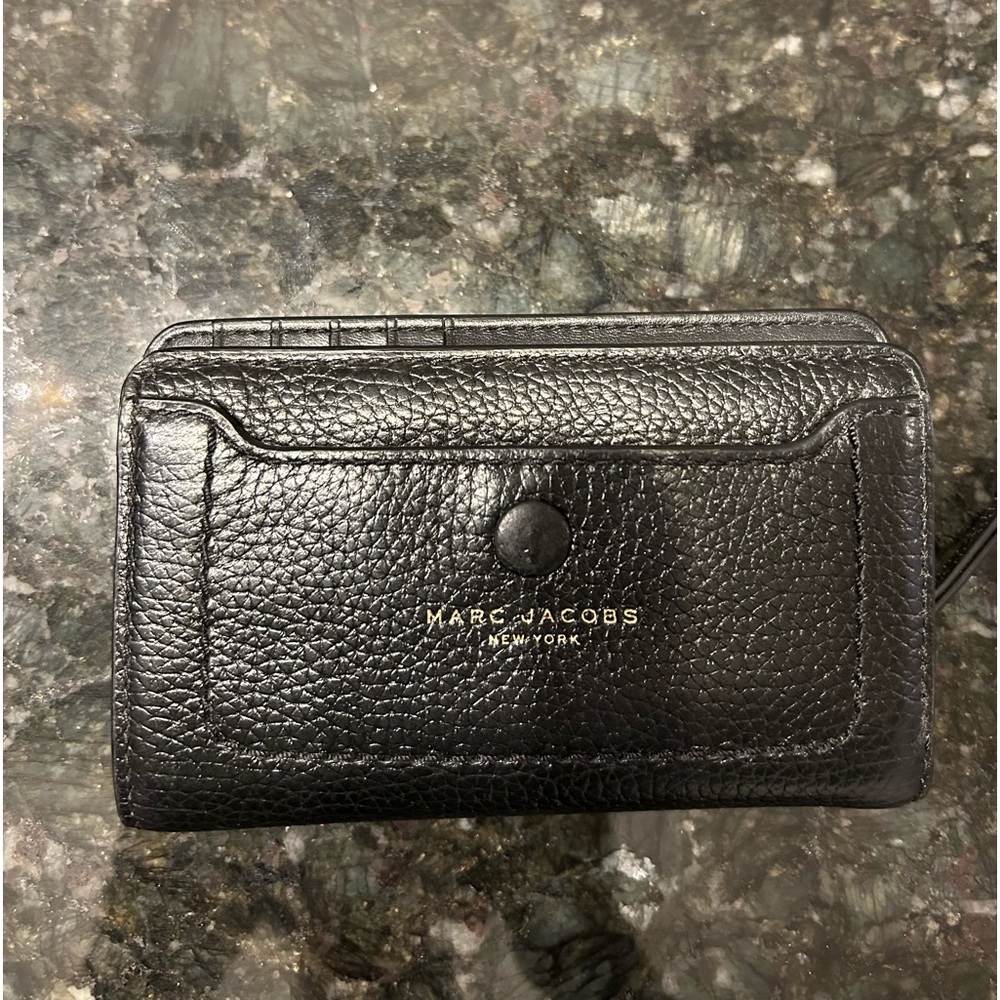 Marc Jacobs Wallet - Like New Black Wallet- 10 slot for credit cards